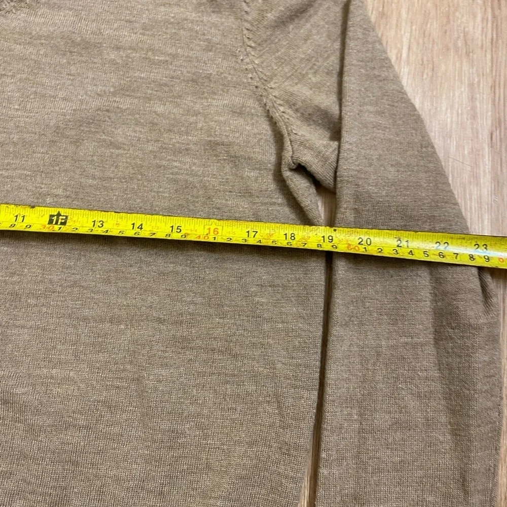 Jos. A. Bank Men's Beige V-Neck Sweater
